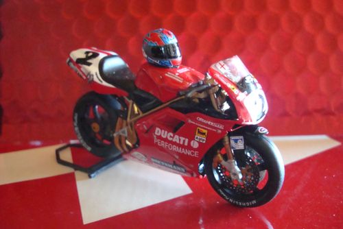 Ducati 916 #2 (1998) mit Helm