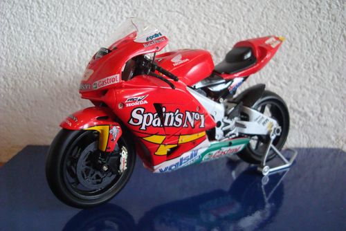 HONDA RC 211 V  MotoGP 2006 TEAM SPAIN'S N°1 NEW RAY