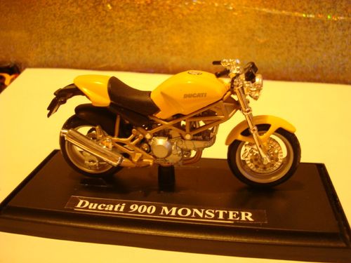 Monster 900 gelb Ausstellungsstück