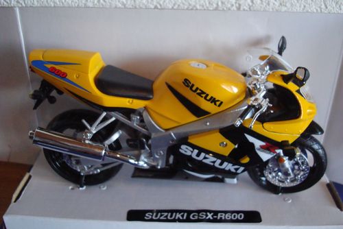GSX R 600 gelb schwarz 2003