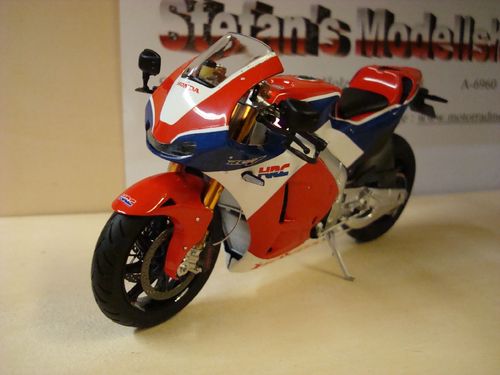 RC 213 V-S Streetbike 2015 red / blue / white HRC TOP
